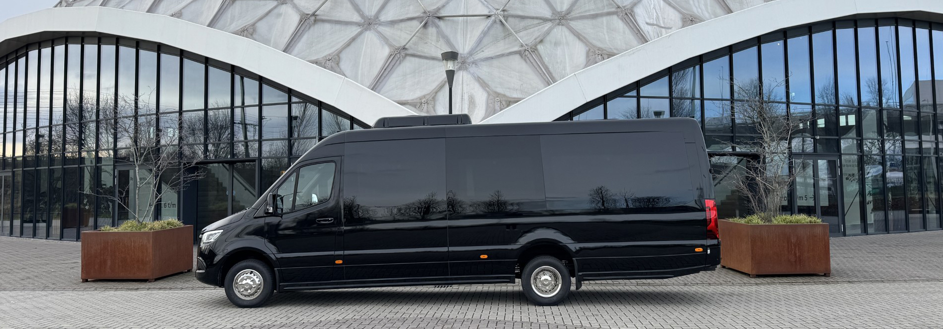 Amsterdam-Luxury-MiniBus-slide-4
